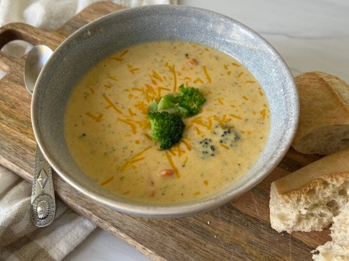 cheesy broccoli soup
